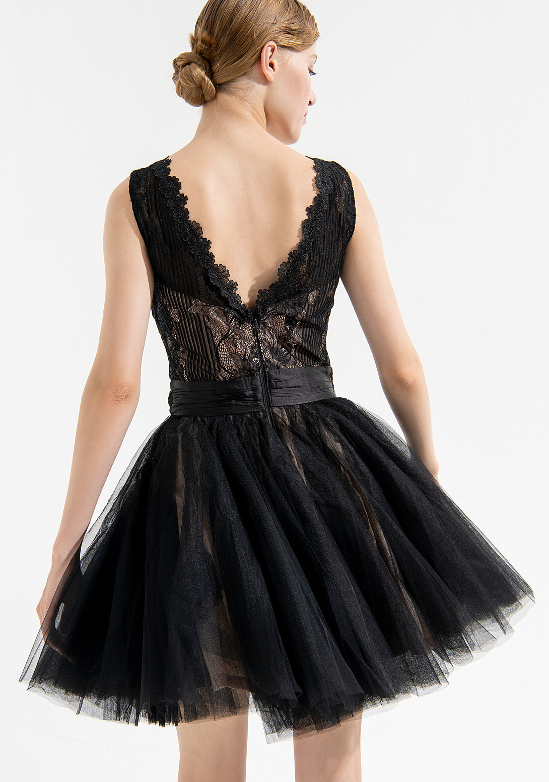 Dress with V neck and tulle skirt