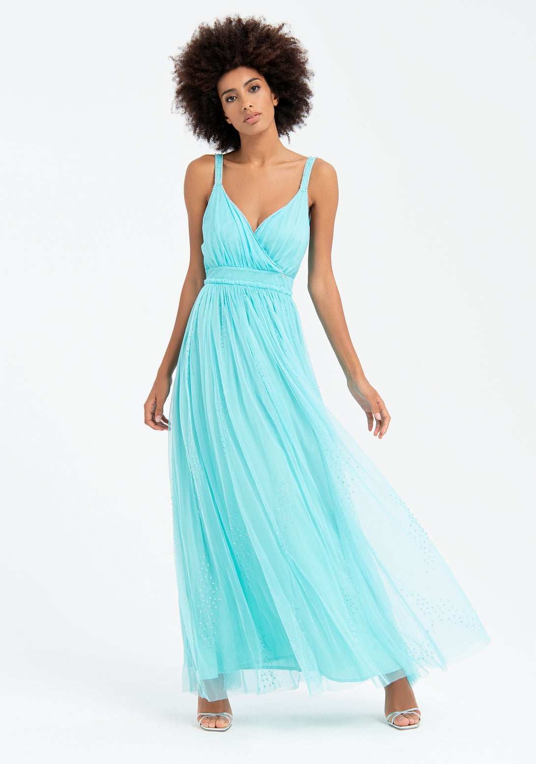 Dress with no sleeves, long, made in tulle fabric with shiny strasses