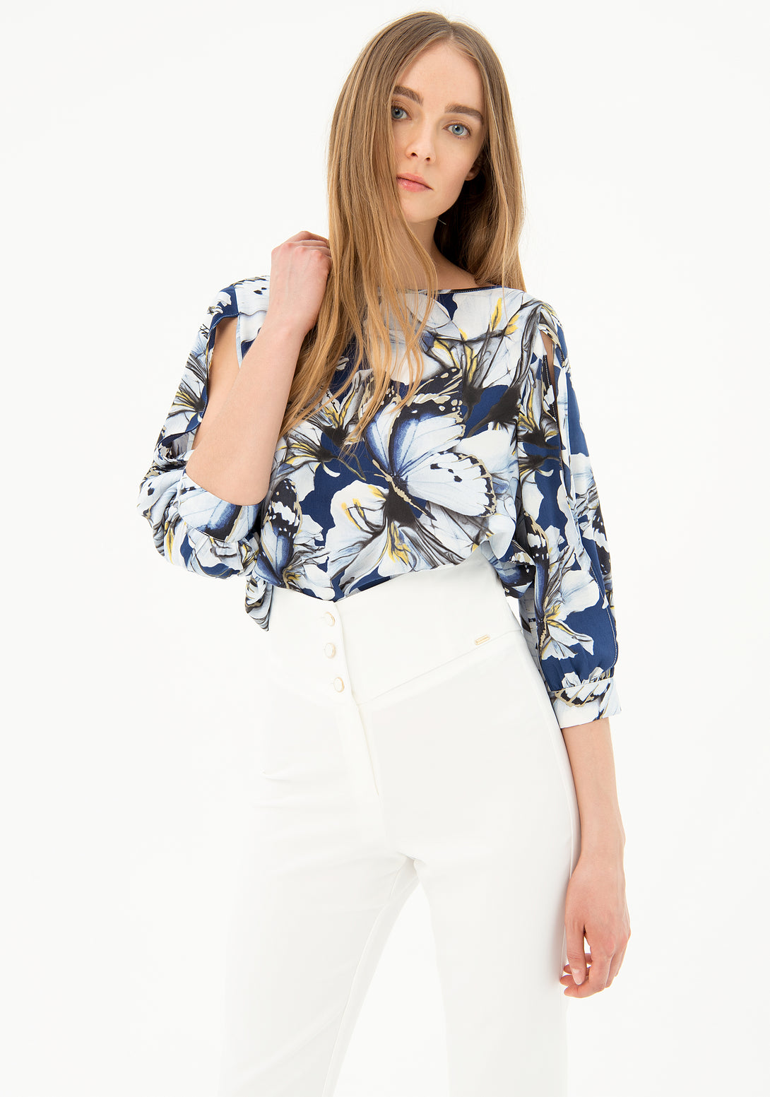 Blouse wide fit with flowery print