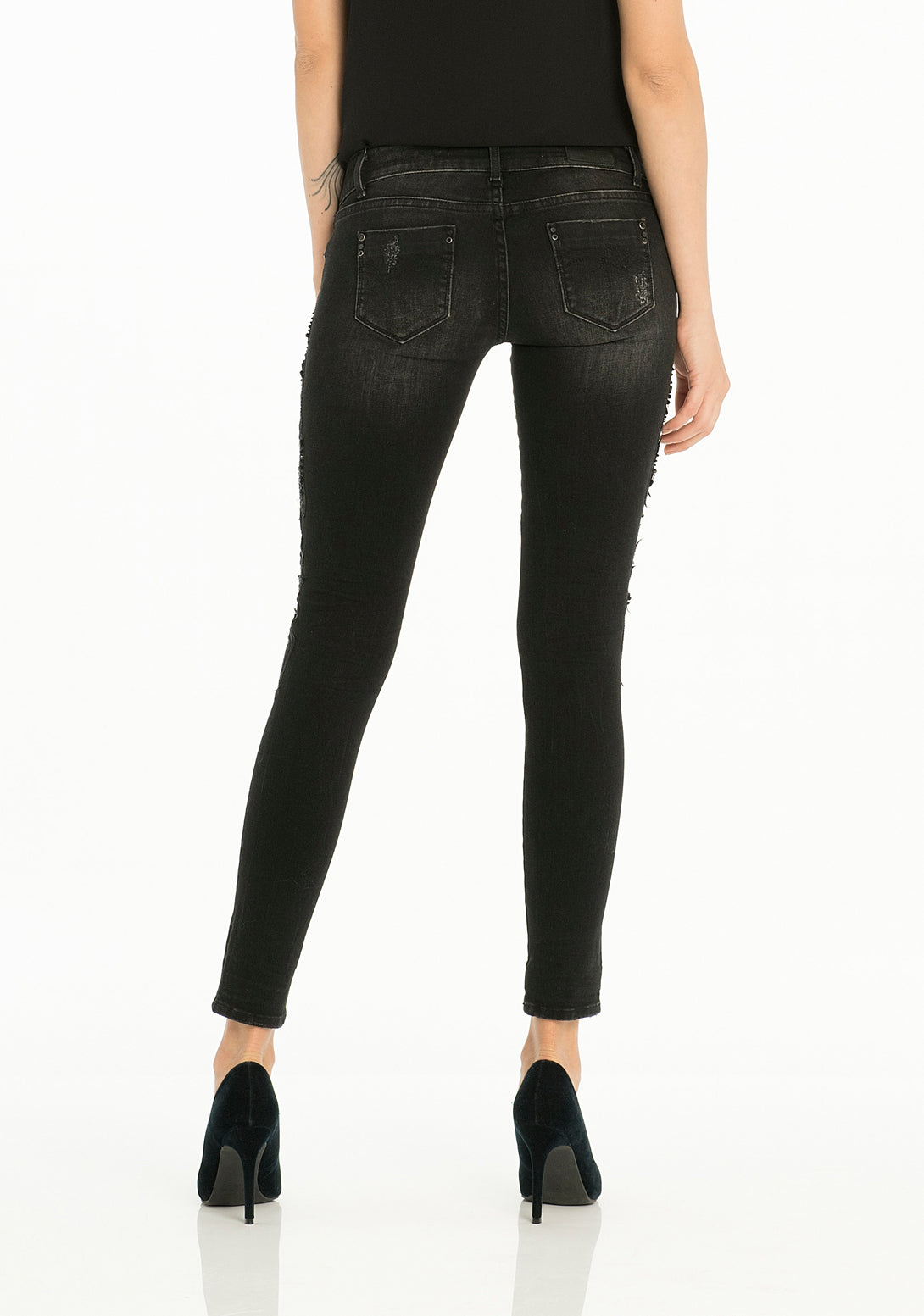 Jeans skinny fit made in black denim with dark wash