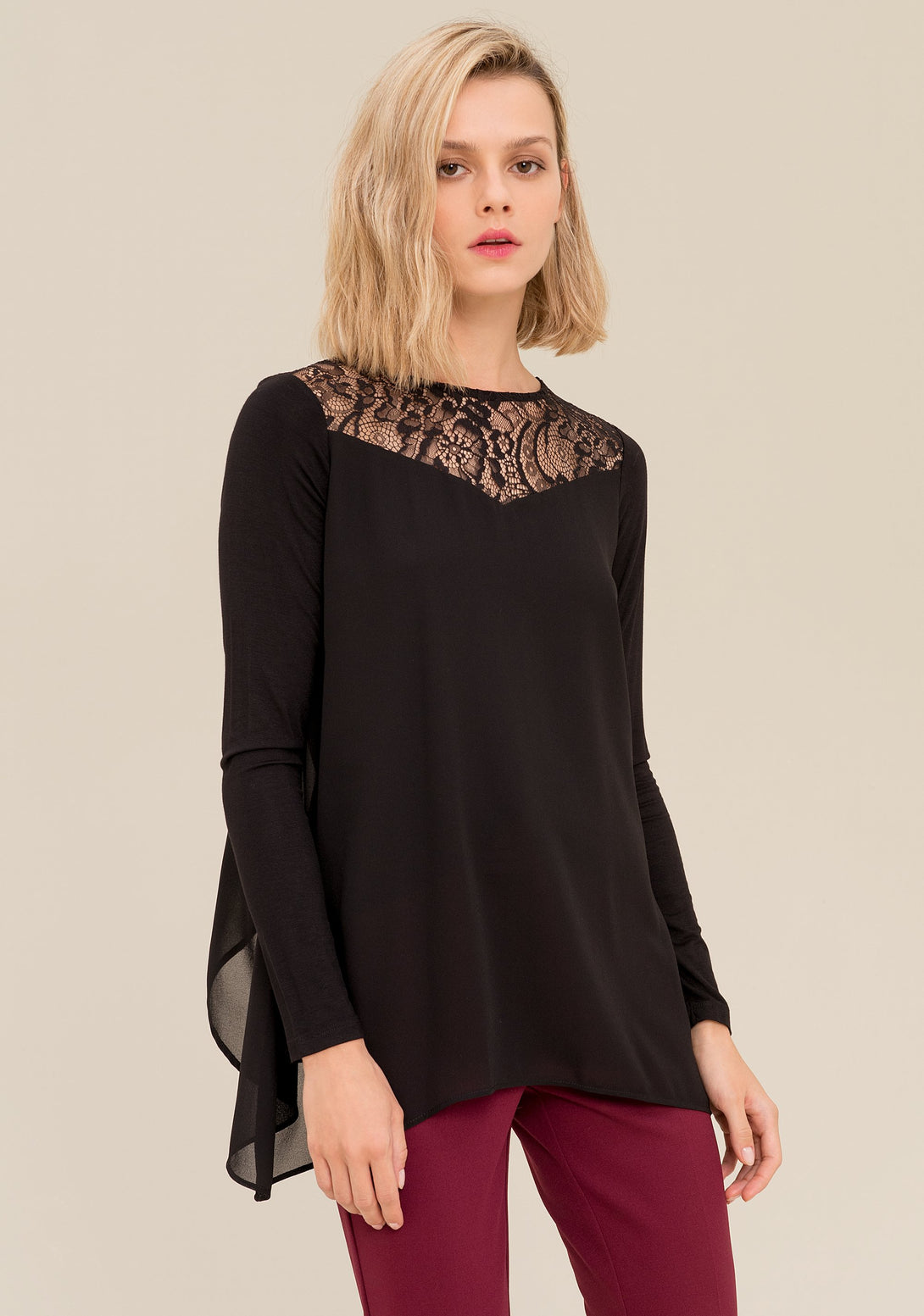 Knitwear over fit made in viscose with georgette details