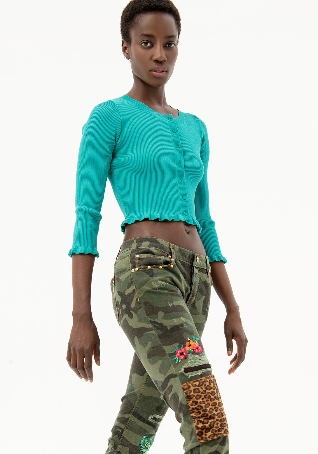 Jeans boyfriend cropped fit with camouflage pattern
