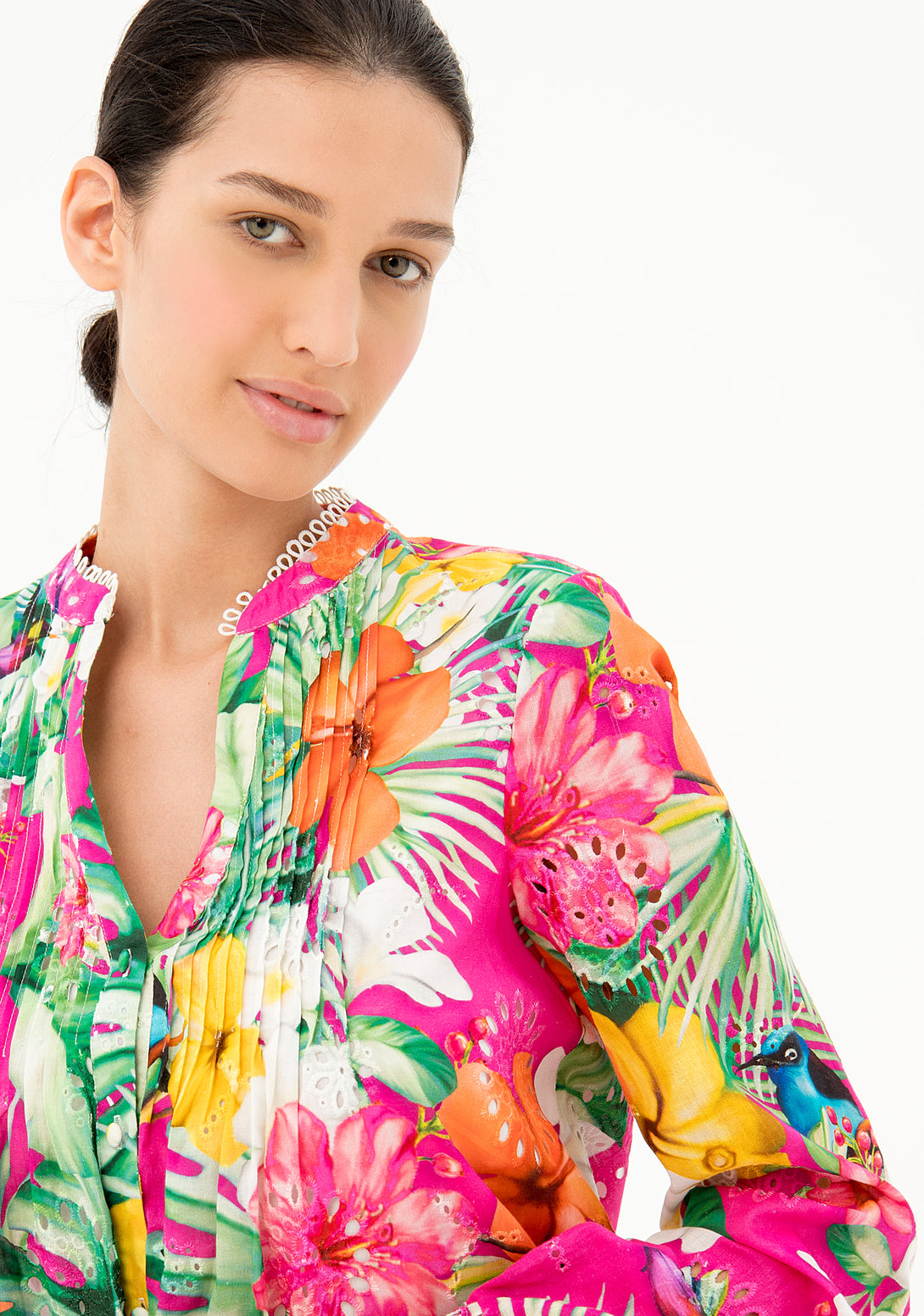 Shirt wide fit with tropical pattern