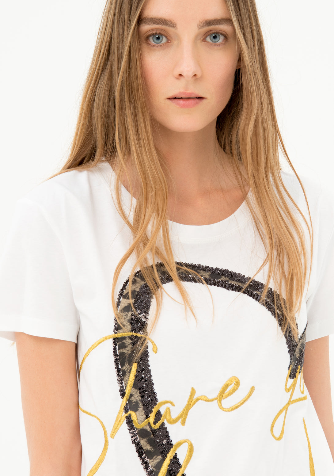 T-shirt over fit with print, embroideries and sequins