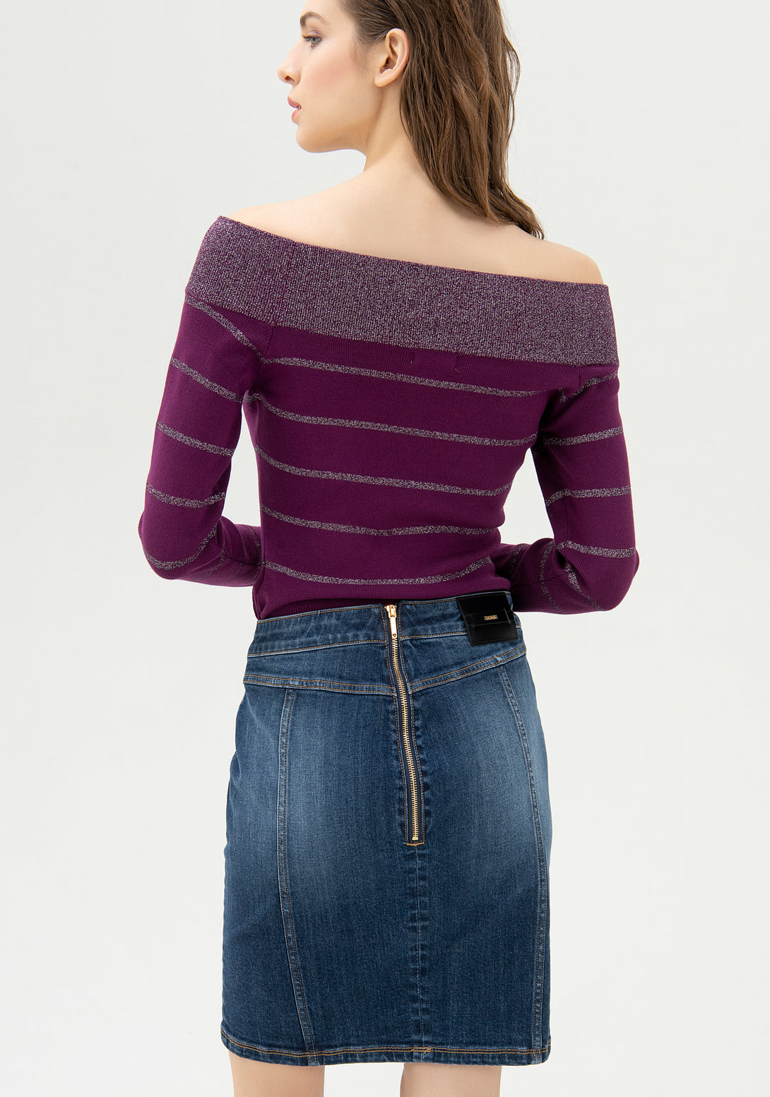 Mini sheat skirt tight fit made in denim with middle wash