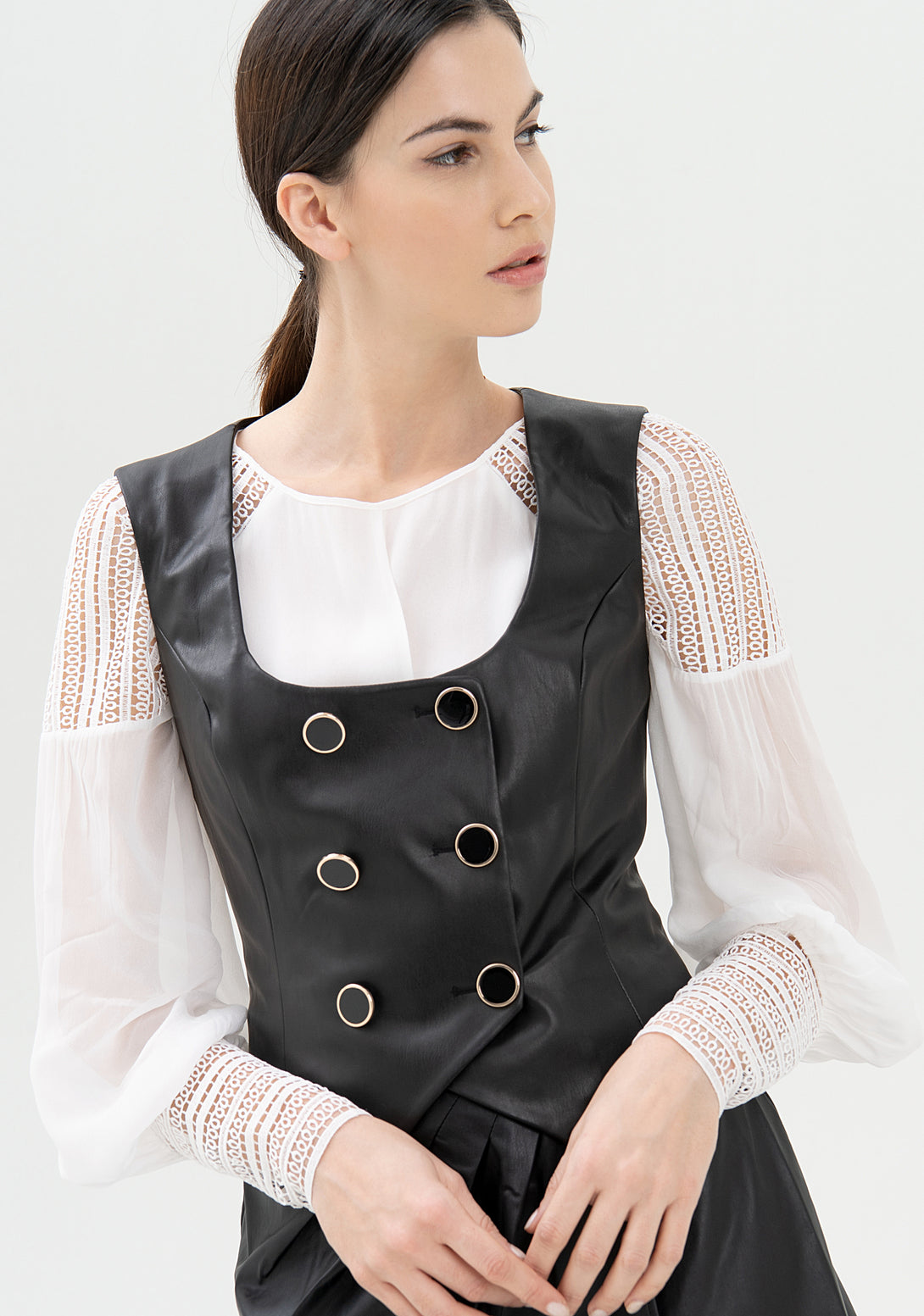 Gilet cropped tight fit made in eco leather