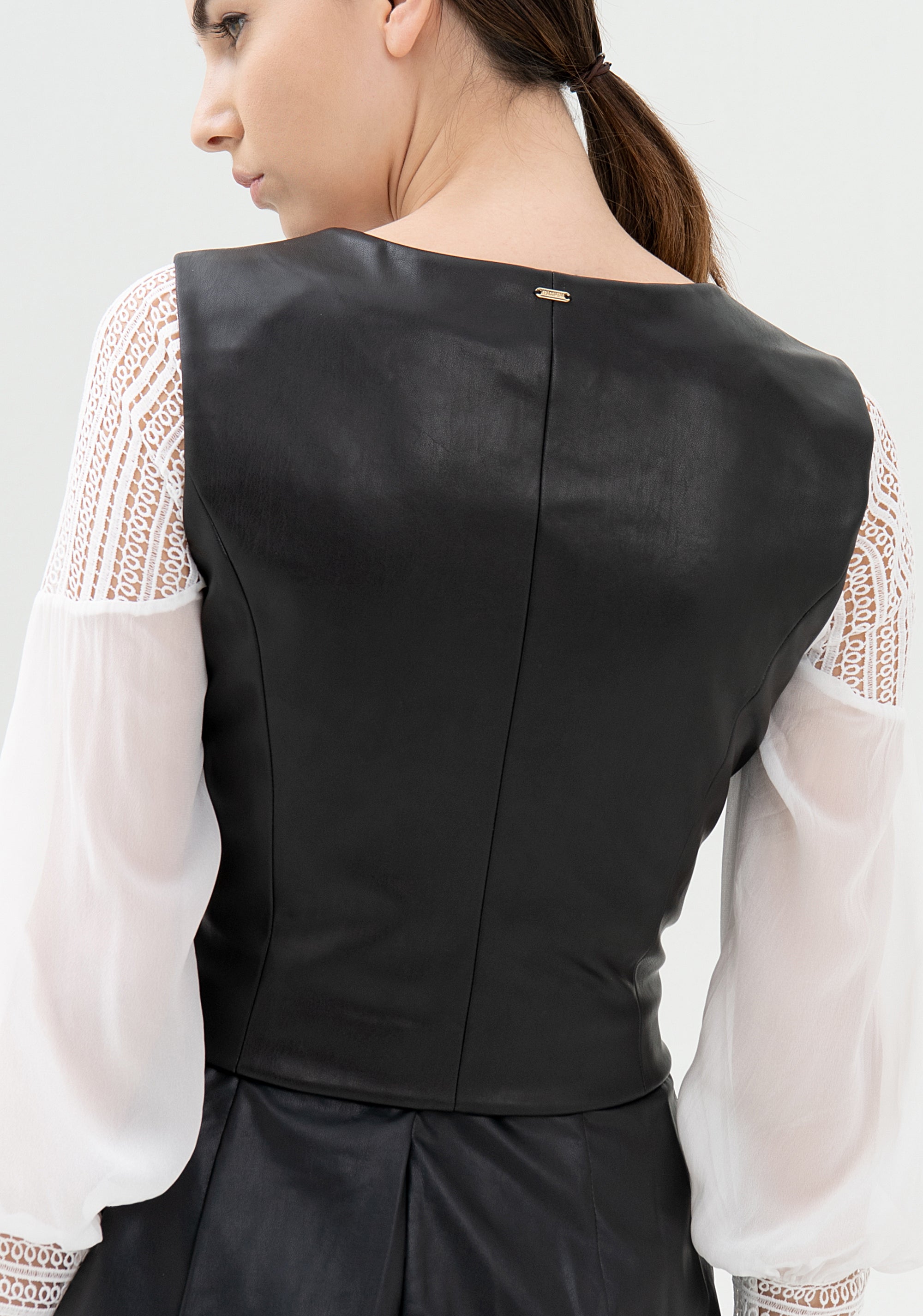 Gilet cropped tight fit made in eco leather Fracomina FR21WJ1006O42001-053_04