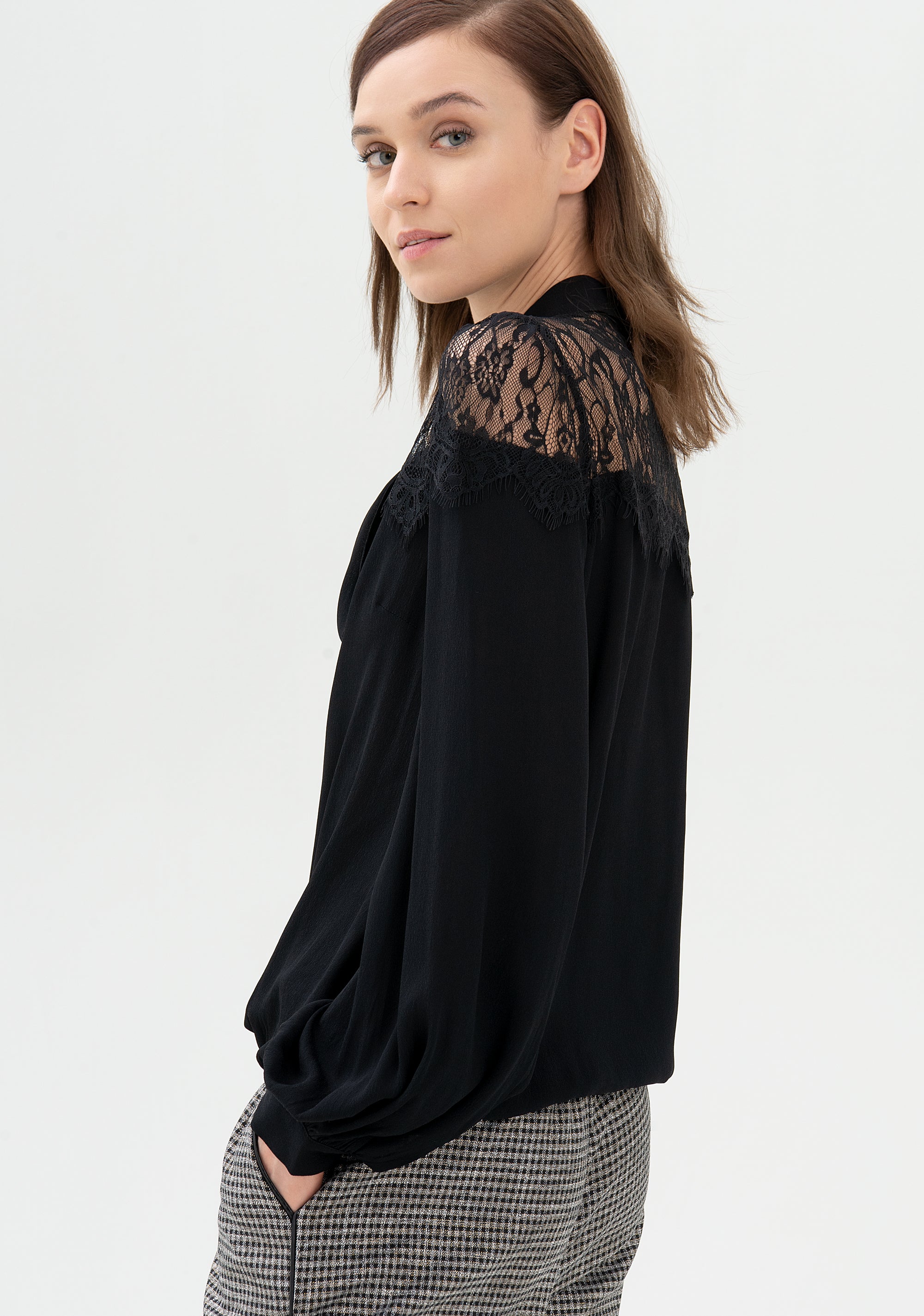 Blouse wide fit with lace details Fracomina FR21WT1018W48801-053_03