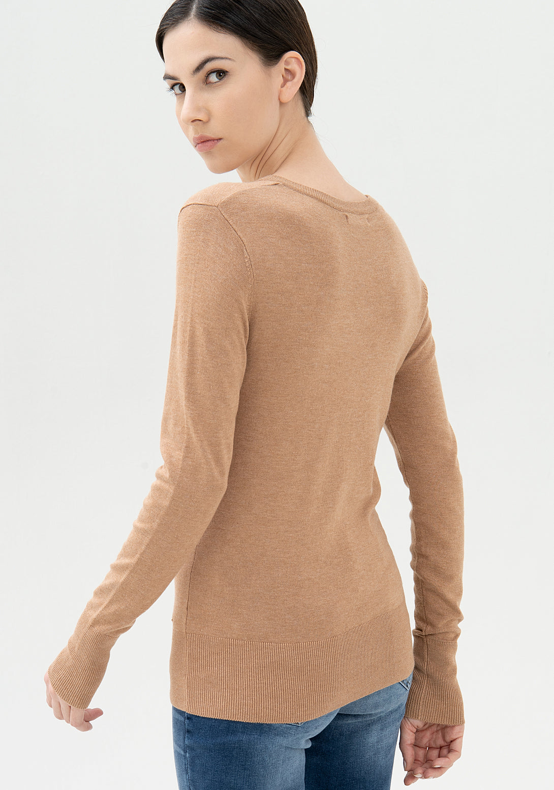 Knitwear tight fit with V-neck drop
