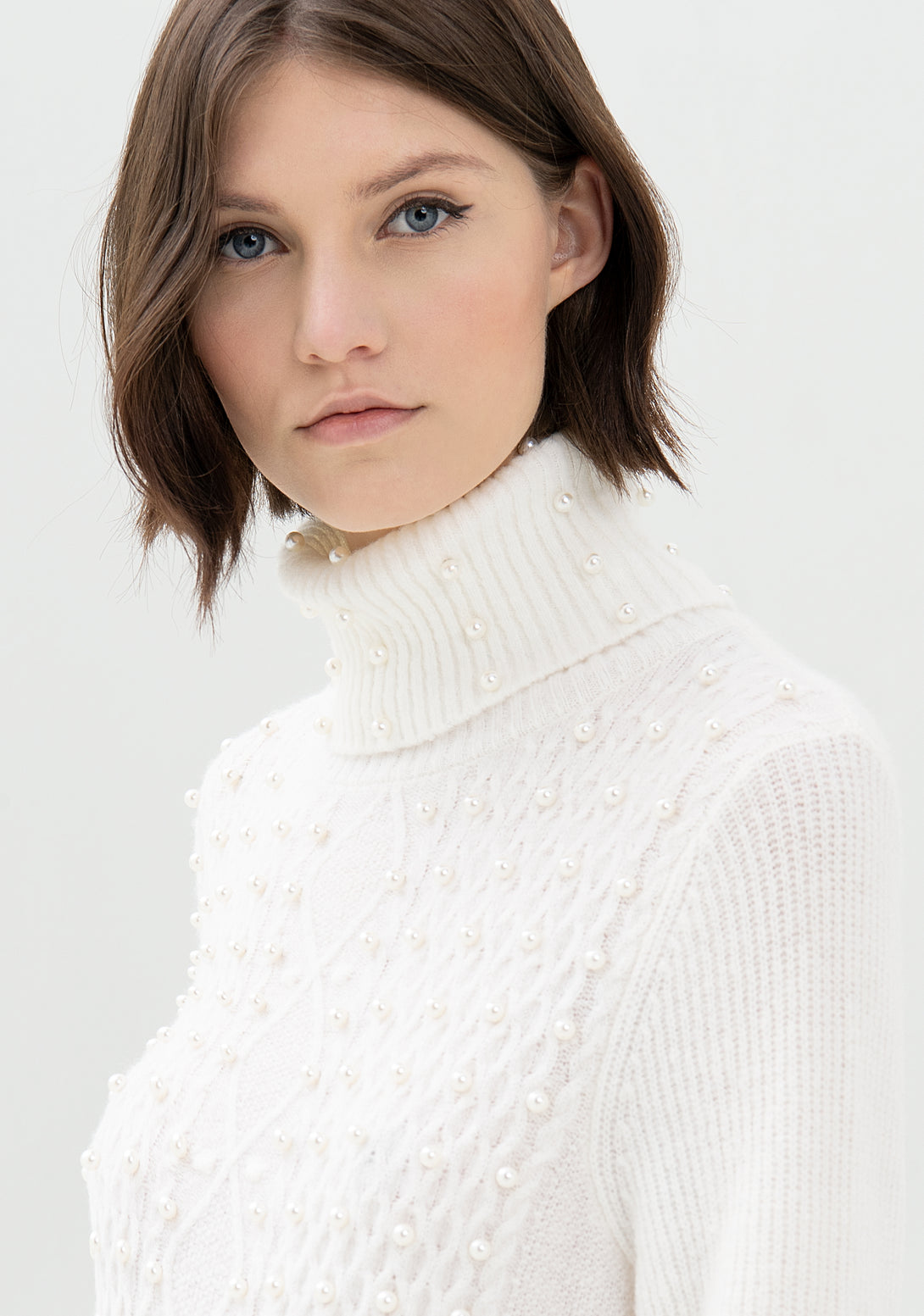 Knitwear regular fit with plaits and pearls applied