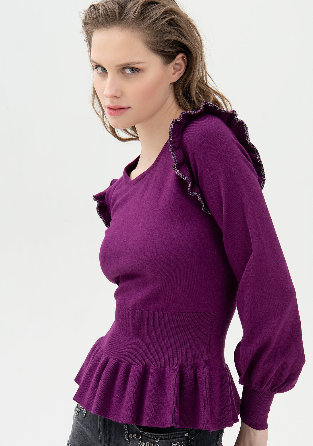 Knitwear tight fit with frills