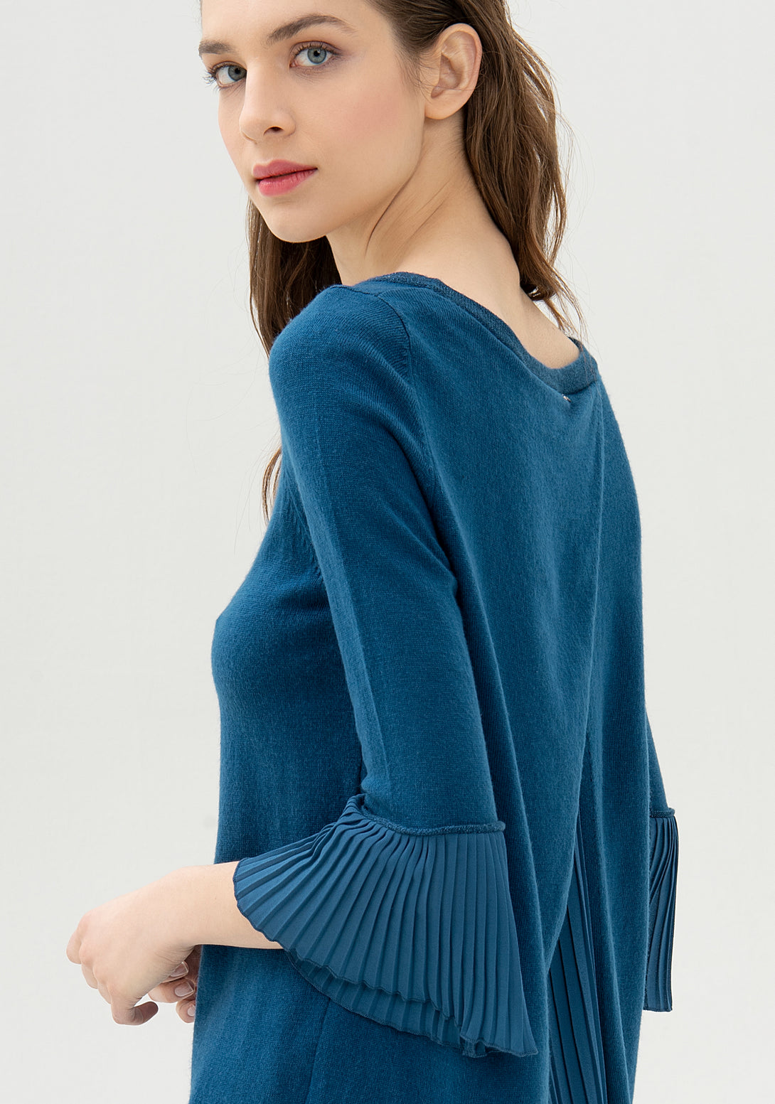 Knitwear tight fit with boat neckline