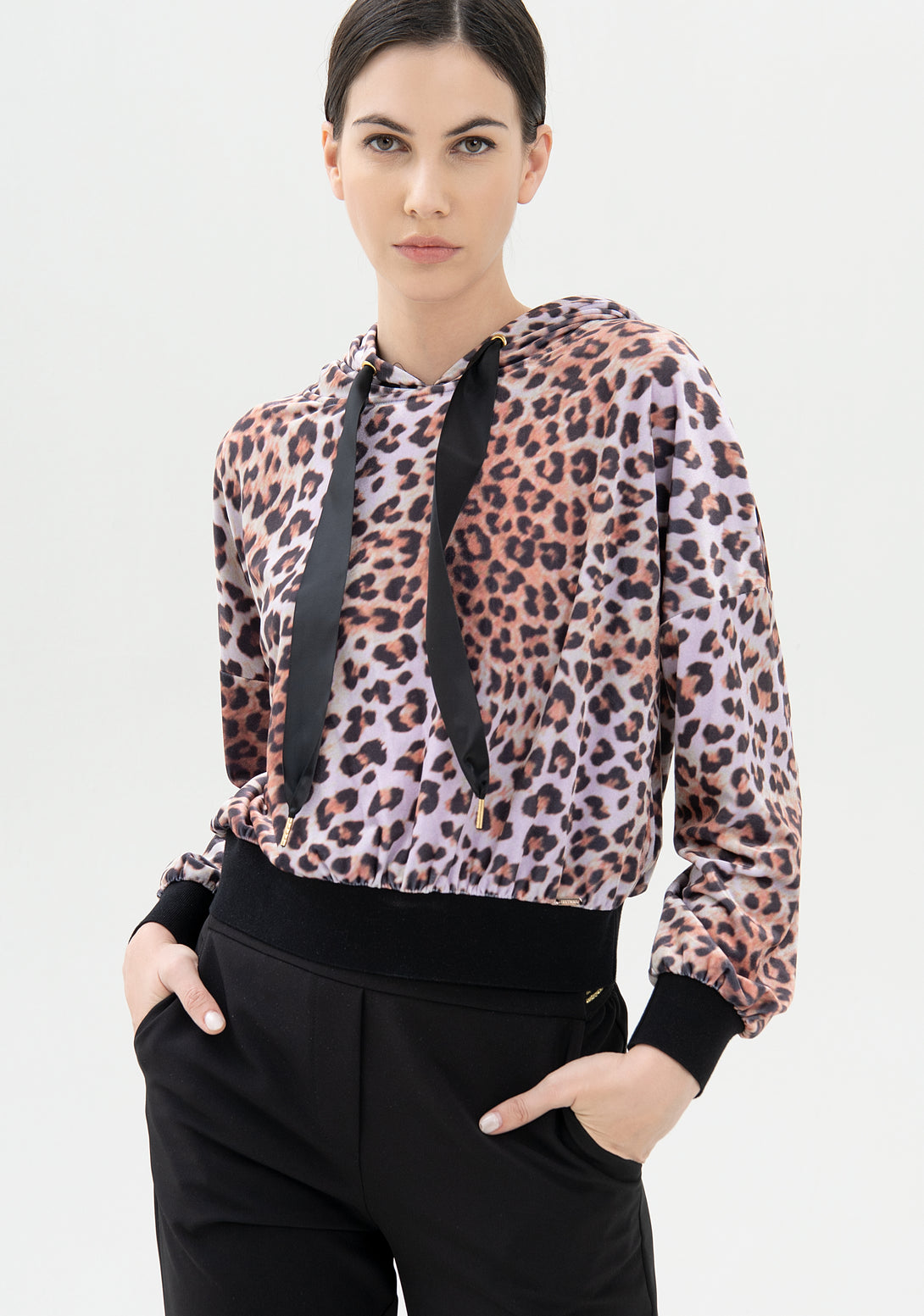 Sweater cropped with animalier pattern
