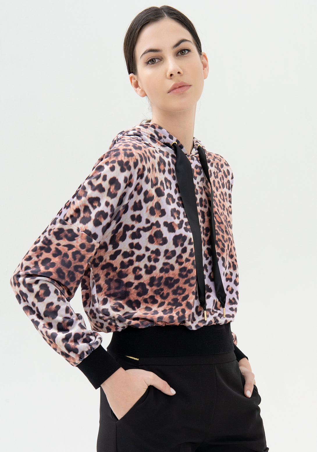 Sweater cropped with animalier pattern