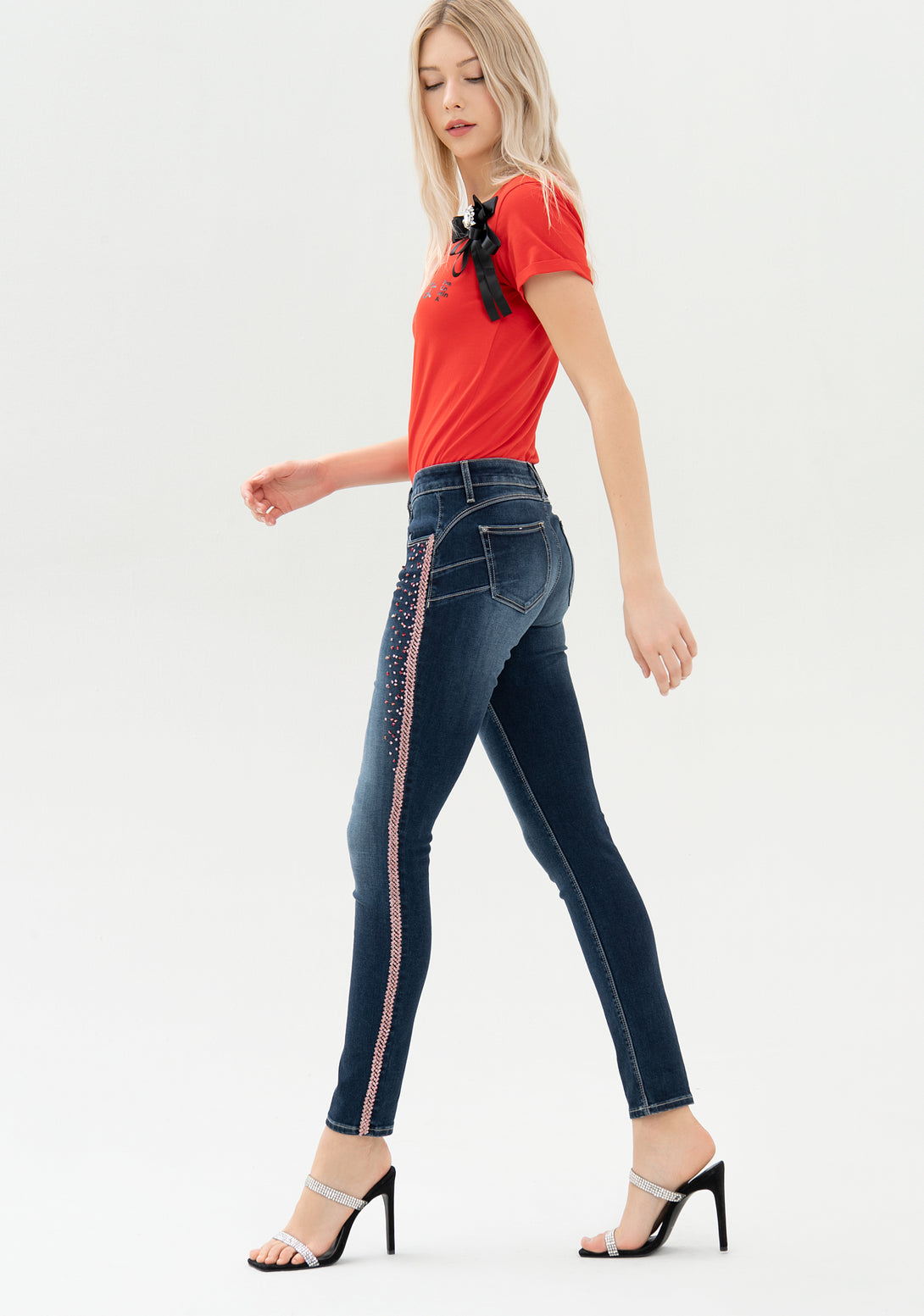Jeans skinny fit with push-up effect made in denim with dark wash