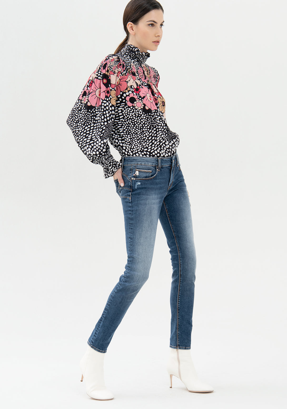 Jeans skinny fit with push-up effect made in denim with middle wash