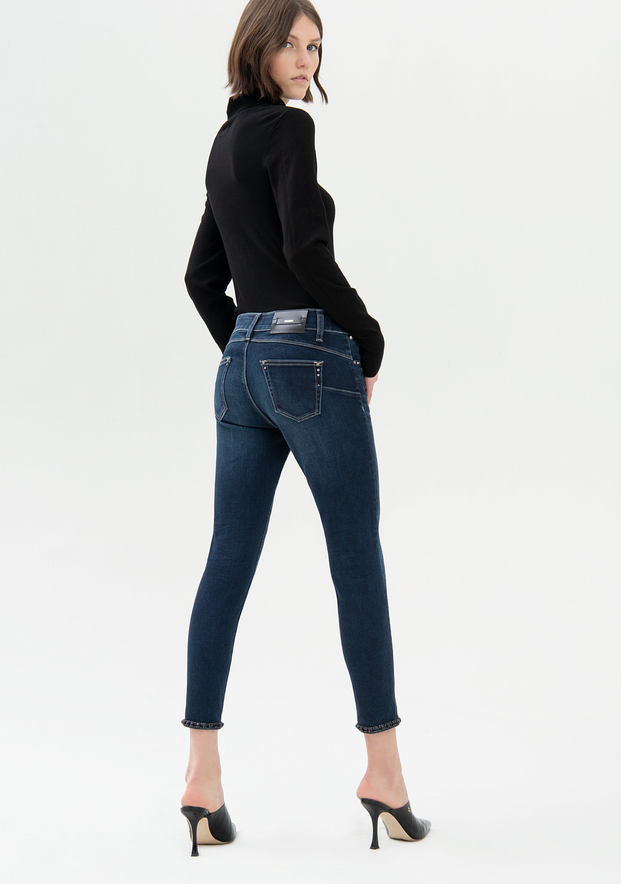 Jeans skinny fit cropped with push-up effect made in denim with dark wash Fracomina FR21WV9002D40801-117_05