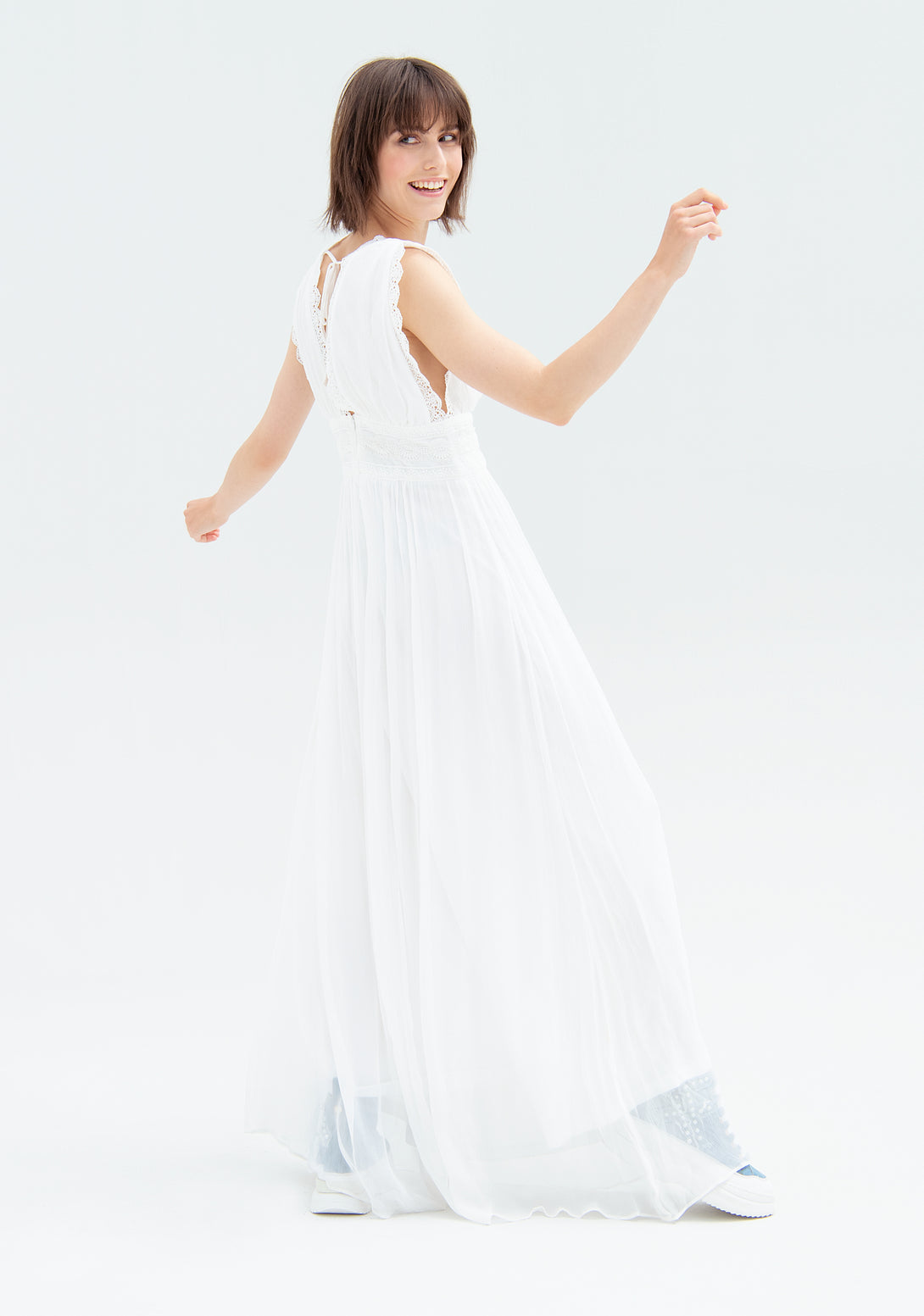 Long dress made in voile with no sleeves