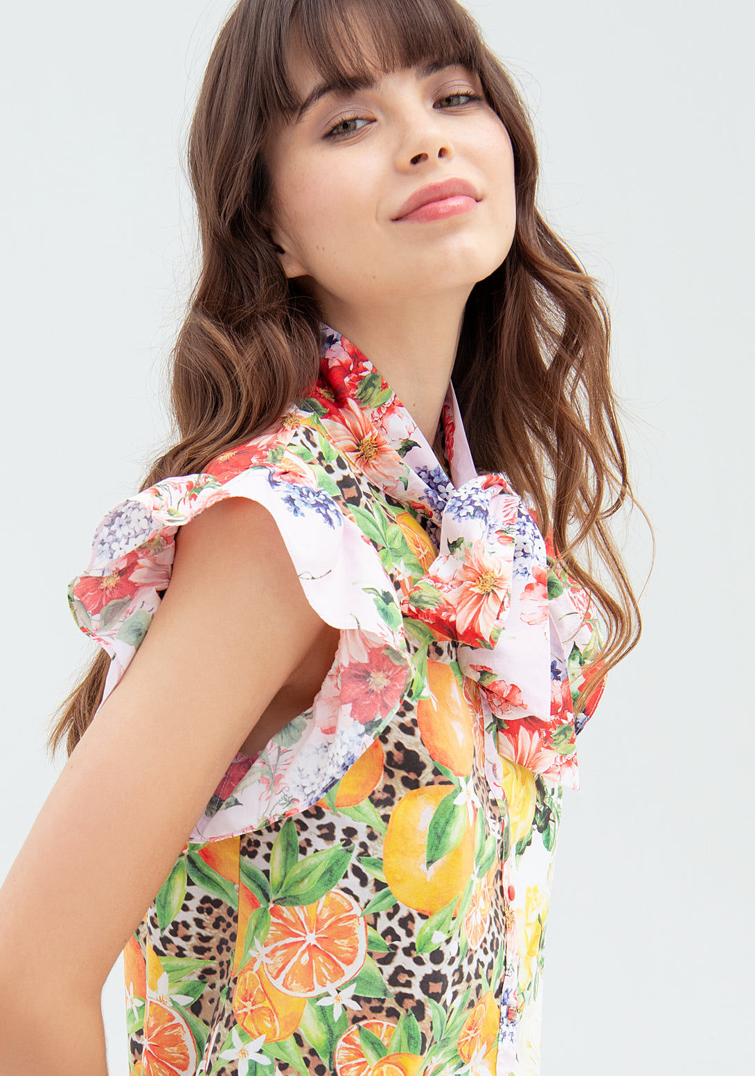 Blouse with multicolor pattern and no sleeves