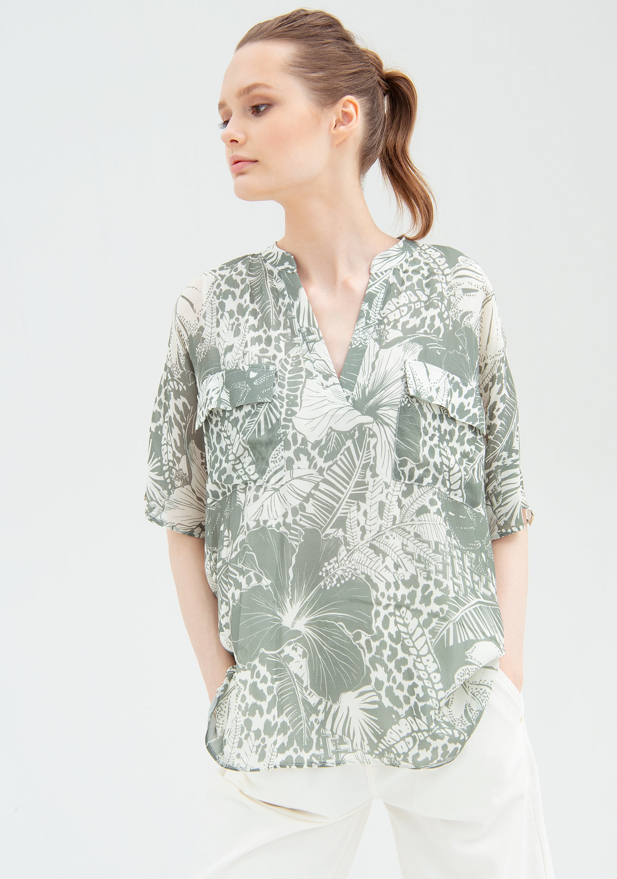 Blouse over fit made in viscose with flowery pattern Fracomina FR22ST1024W428R8-461_2