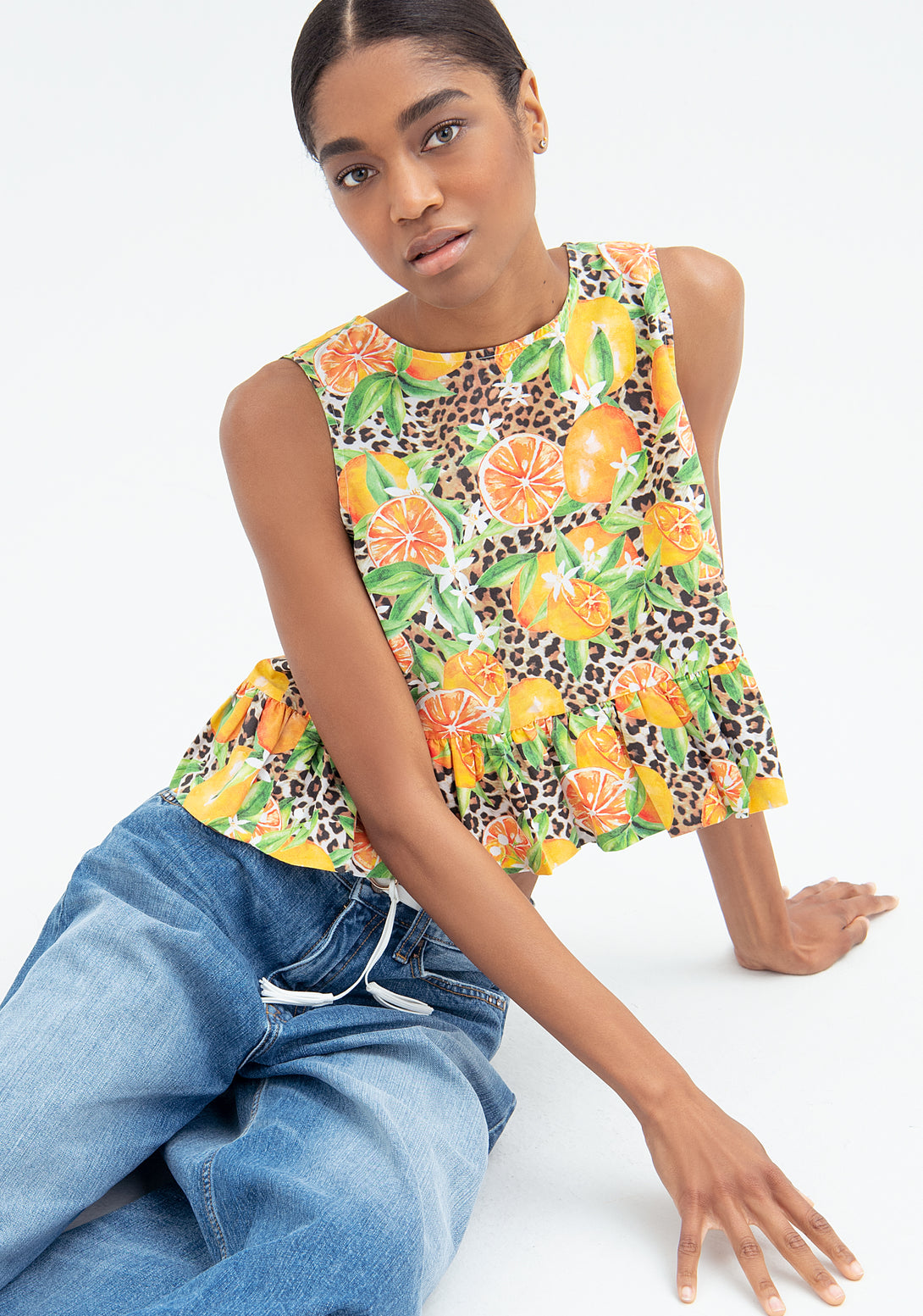 Top cropped flared made in cotton and tropical pattern