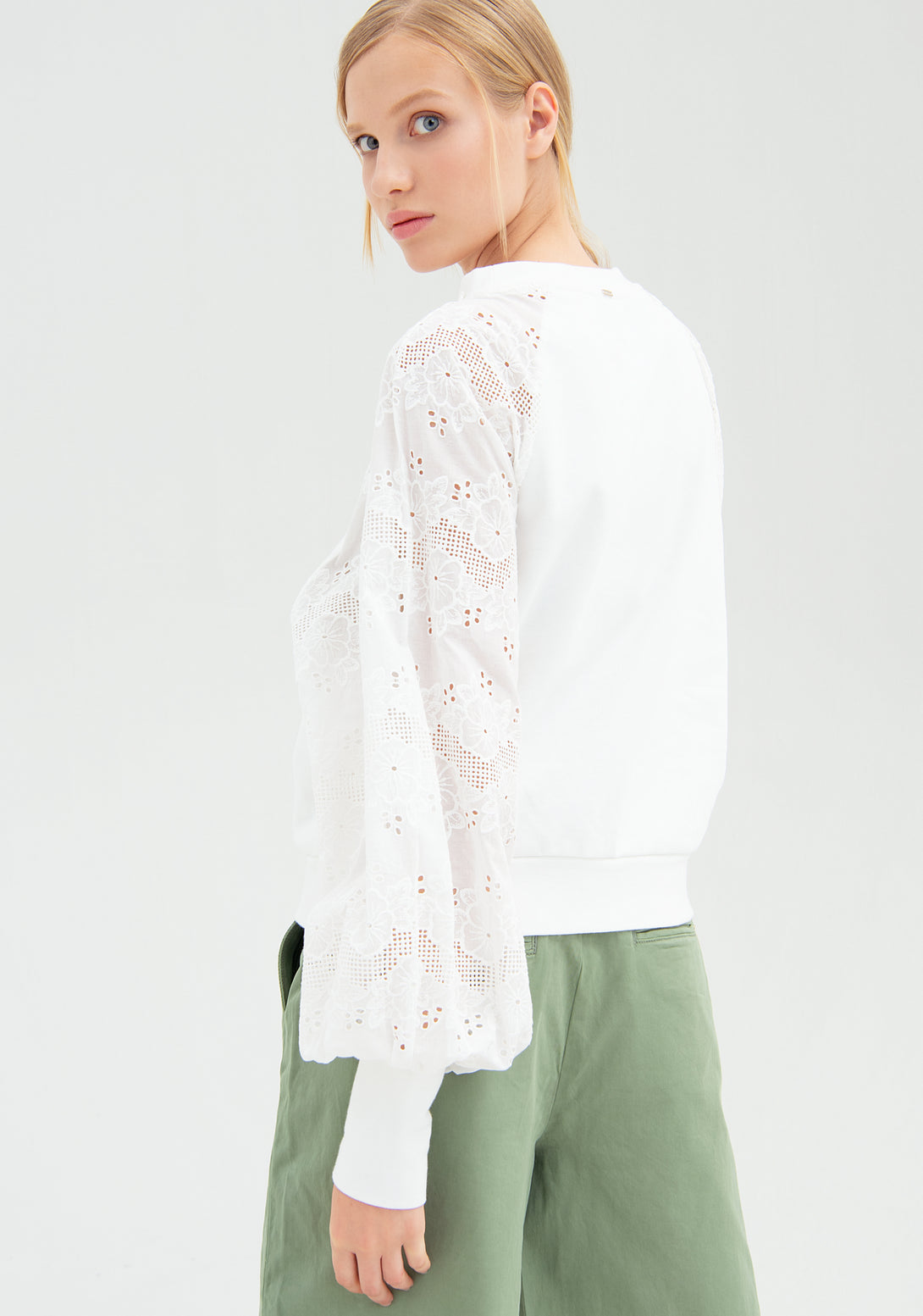 Sweater regular fit with long sleeves made in lace