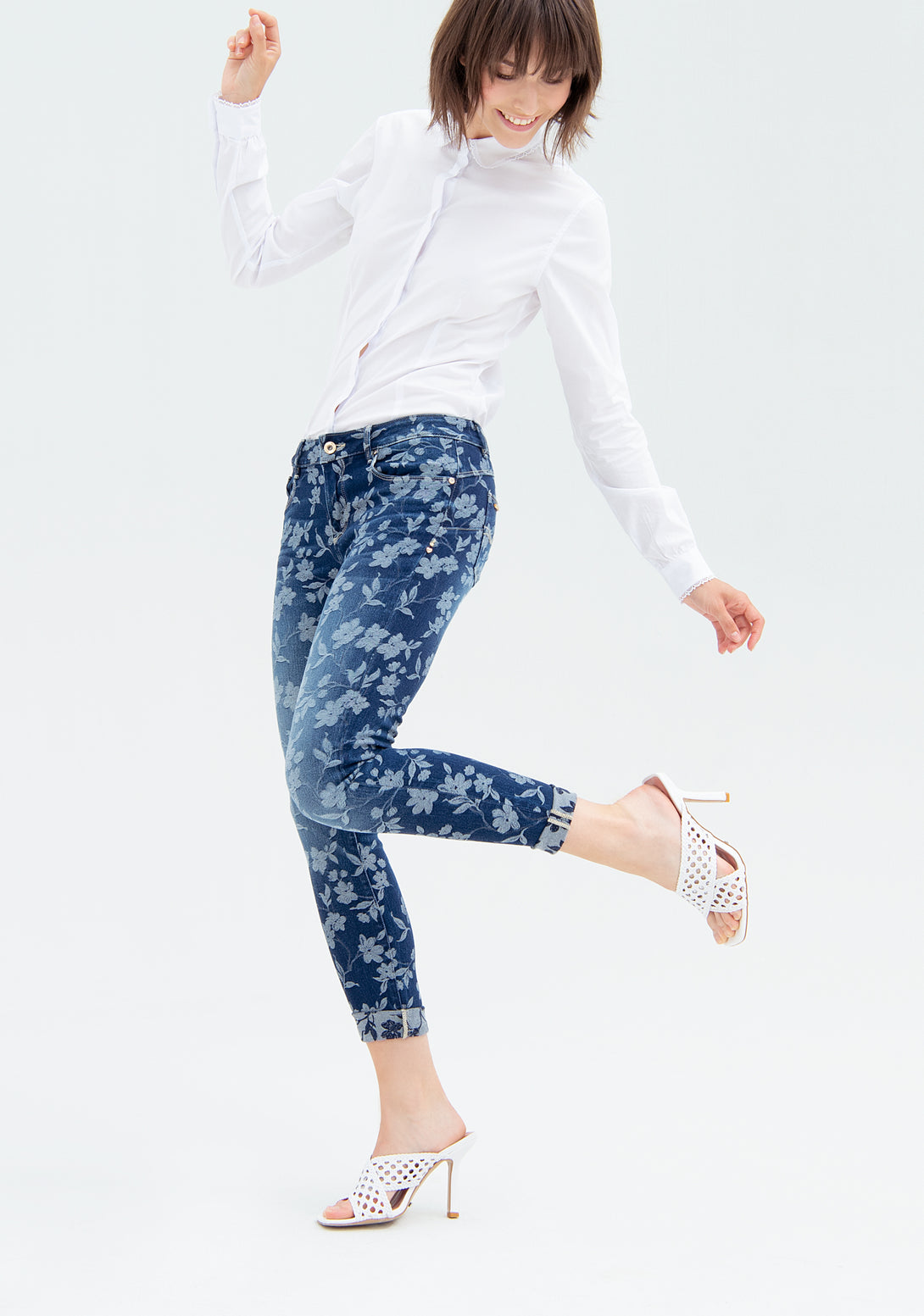 Jeans skinny fit made in denim with push-up effect and flowery pattern