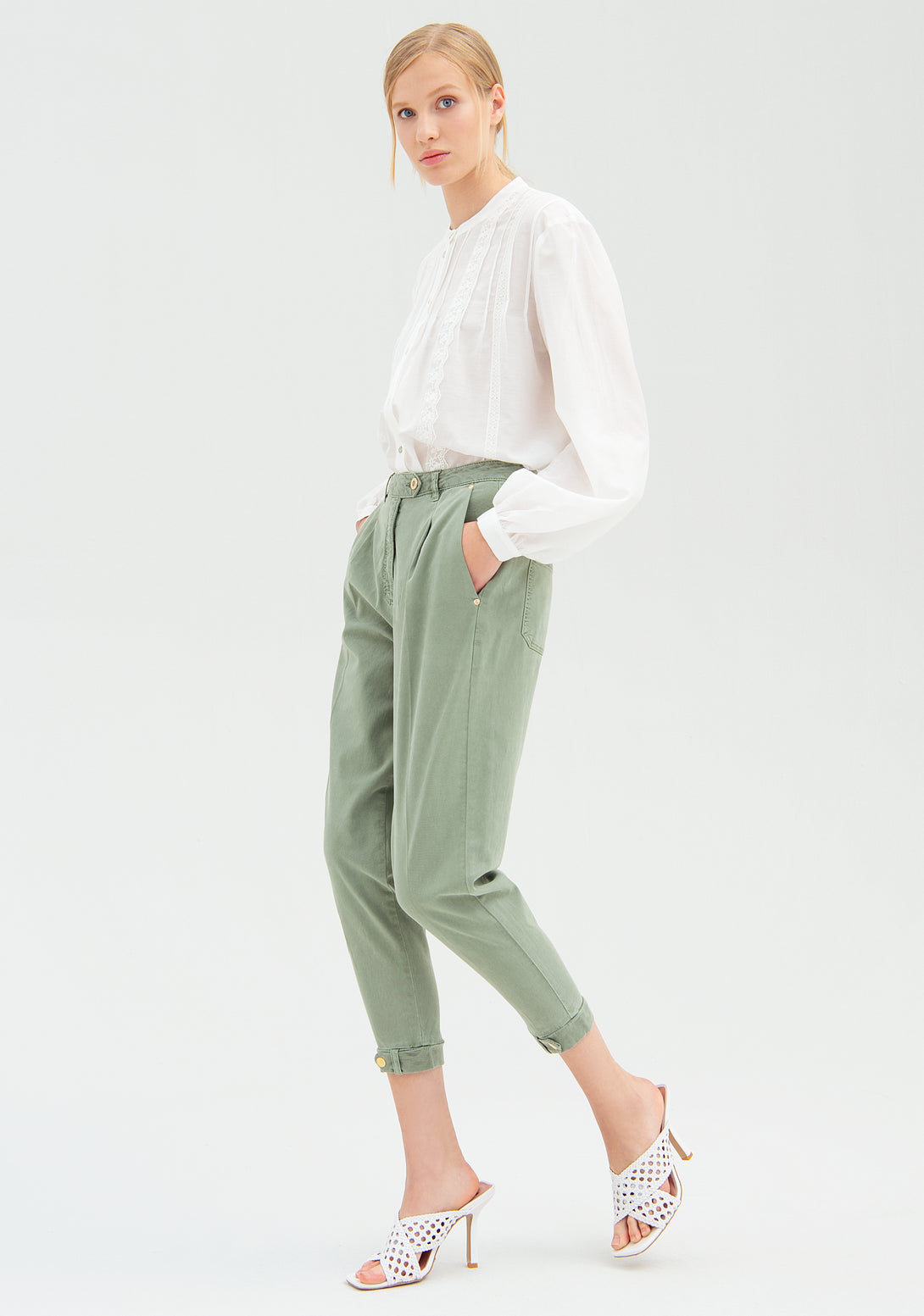 Pant cargo fit with regular waist