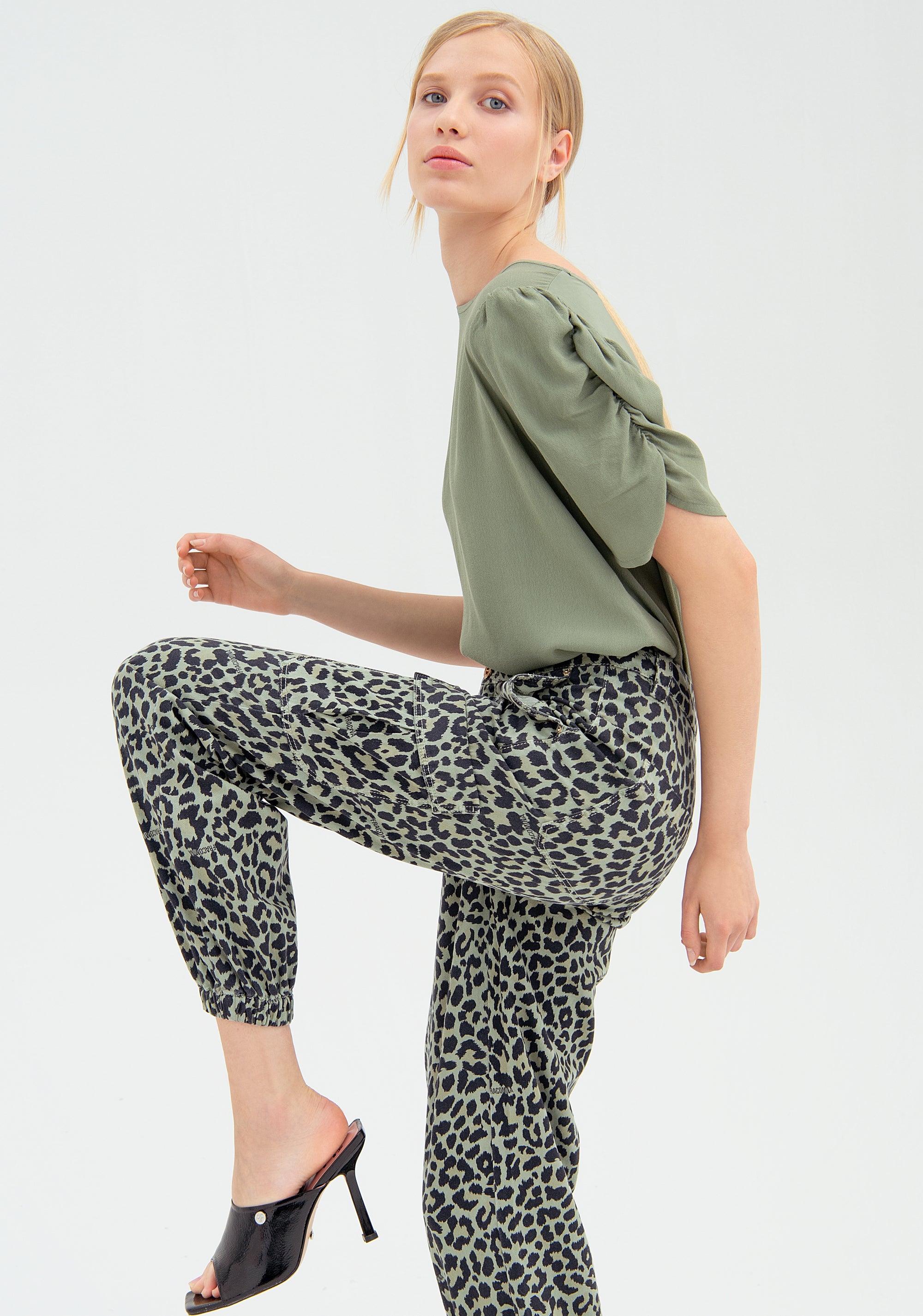 Pant cargo fit with animalier pattern Fracomina FR22SVC002W403L7-210_3