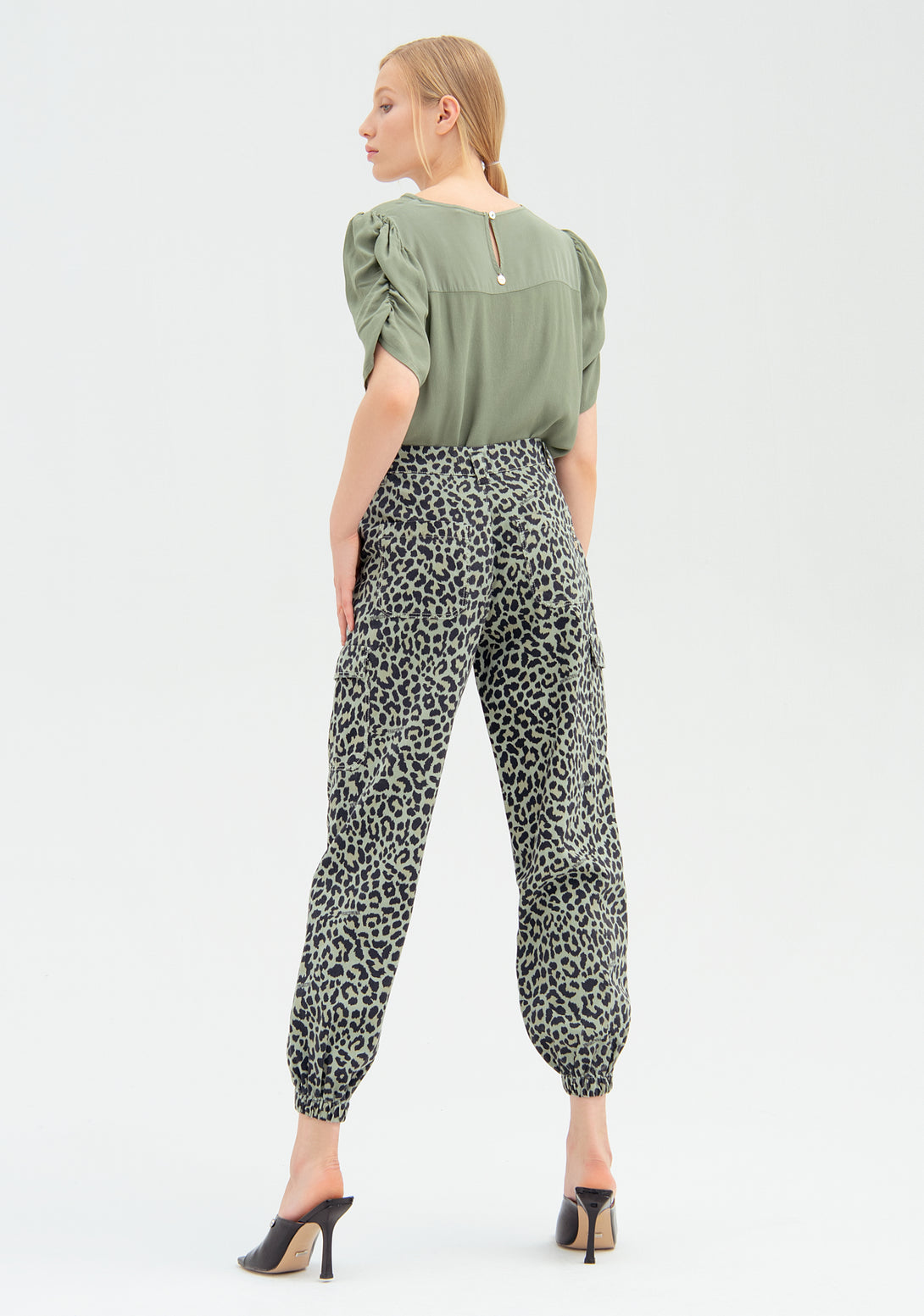 Pant cargo fit with animalier pattern