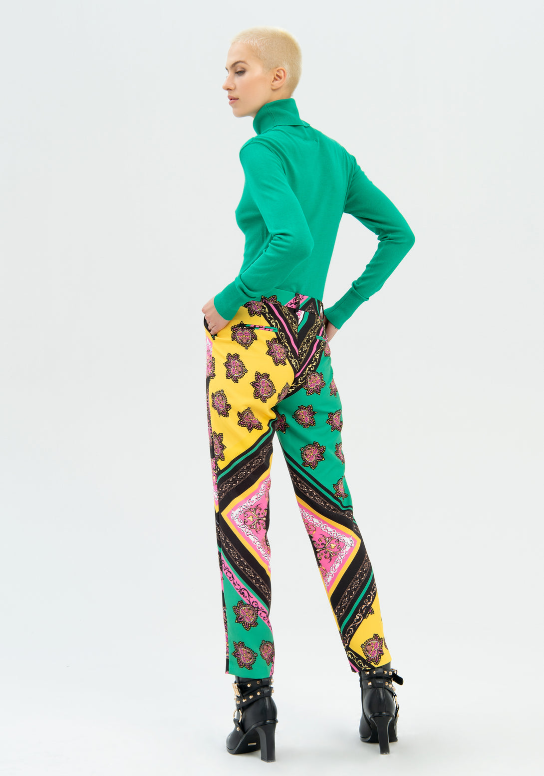 Chinos pant regular fit with multi color pattern