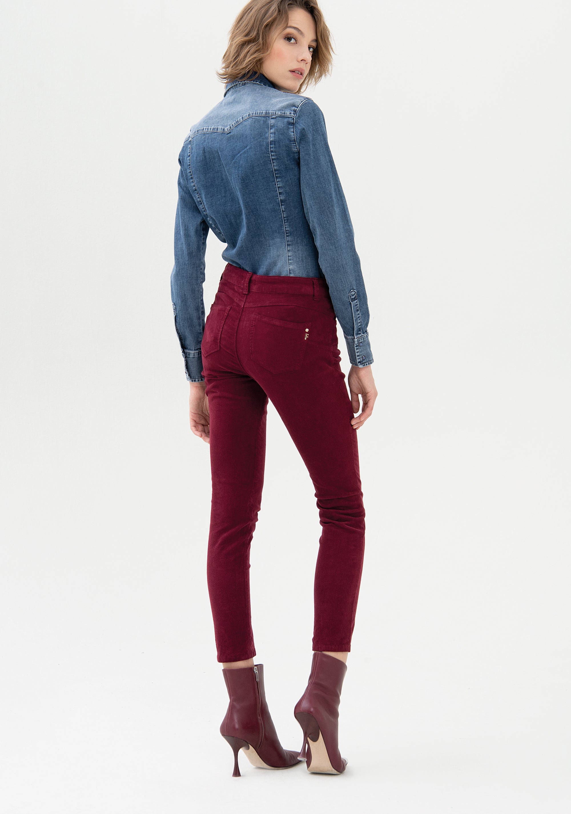 Jeans skinny fit with push-up effect made in needlecord velvet Fracomina PREV_03monica25